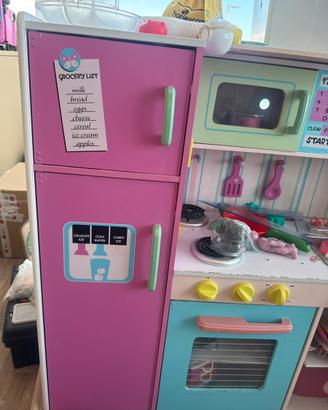 Cucina giocattolo in legno