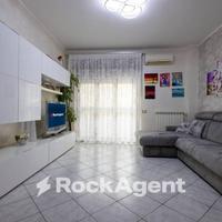 QUADRILOCALE RISTRUTTURATO CON POSTO AUTO IN CORTE