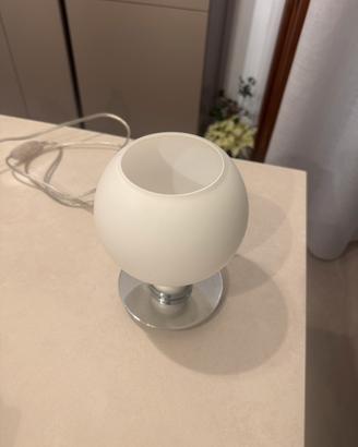 Lampada da tavolo o comodino