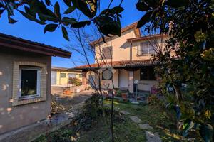 PORZIONE DI BIFAMILIARE A QUARTO D'ALTINO