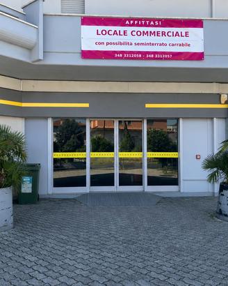 400mq ampio parch-fronte strada a 5 km dall'A14