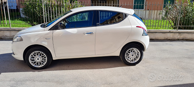 Lancia Ypsilon Gold ecochic metano