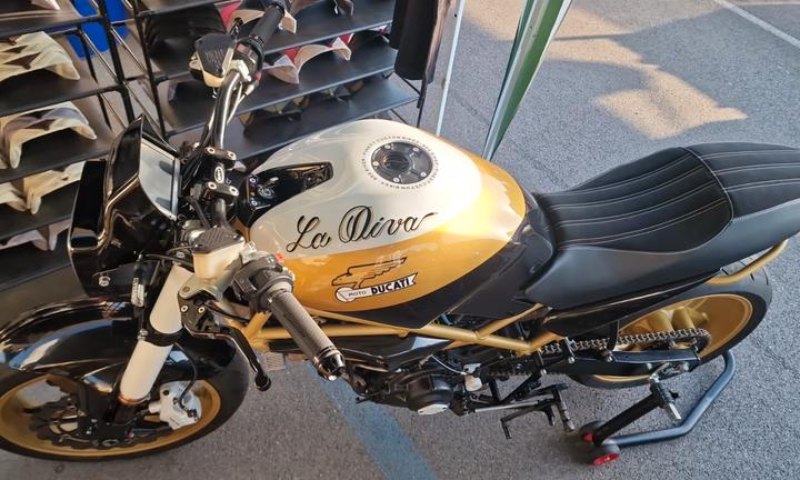 Ducati Monster 900 custom