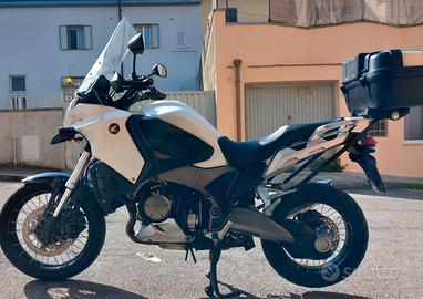 MOTO HONDA CROSSTOURER 1200 anno 2012 € 6000