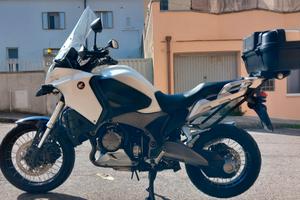 MOTO HONDA CROSSTOURER 1200 anno 2012 € 6000