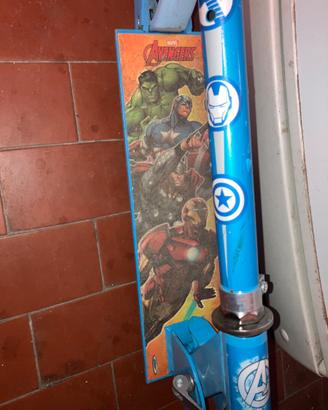 Monopattino Avengers