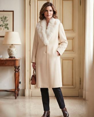 cappotto con collo di volpe bianca