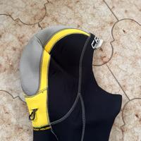 guanti e cappuccio da sub