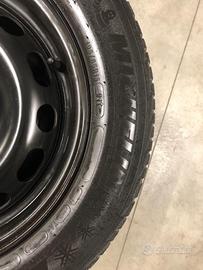 Cerchi con gomme invernali Michelin Alpin 5