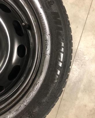 Cerchi con gomme invernali Michelin Alpin 5