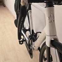 bici corsa in carbonio leggero ultegra 11v disck