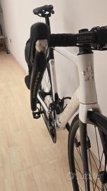 bici corsa in carbonio leggero ultegra 11v disck