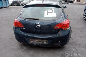 Opel Astra J 2013 demolita per ricambi