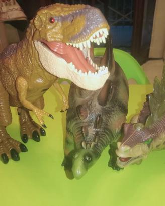 dinosauri radiocomandati e non (Leggi bene)