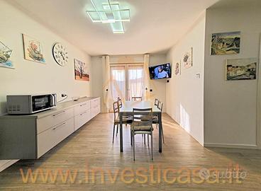 mobile pensile sala/cucina come nuovo 