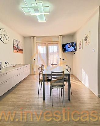 mobile pensile sala/cucina come nuovo 