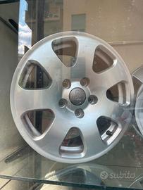 Cerchi in Lega 15" Originali Audi 7Jx15 ET39 - No