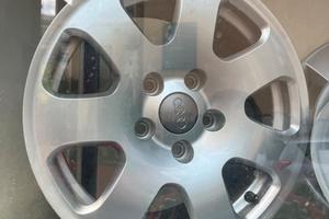 Cerchi in Lega 15" Originali Audi 7Jx15 ET39 - No