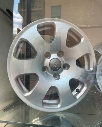 Cerchi in Lega 15" Originali Audi 7Jx15 ET39 - No