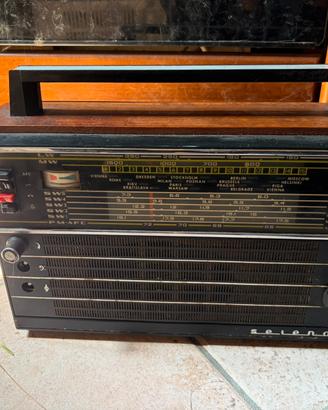 radio d'epoca sovietica, modello Selena B-211