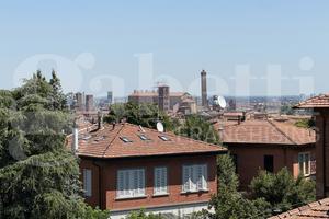 Attico/Mansarda Bologna [ATTICOVALLESCURAVRG]