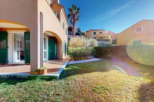 PORZIONE DI BIFAMILIARE, GIARIDNO PRIVATO E BOXAUT