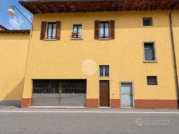 NEGOZIO A STEZZANO