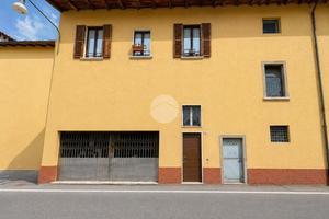 NEGOZIO A STEZZANO