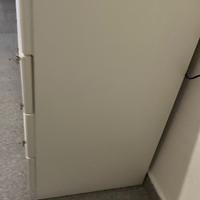 Cassettiera bianca elegante con 4 cassetti