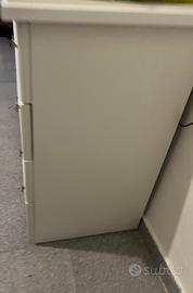 Cassettiera bianca elegante con 4 cassetti