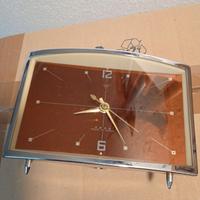 Sveglia Diamond con vetro curvo.