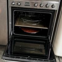 Cucina con forno elettrico SMEG con piastra pizza