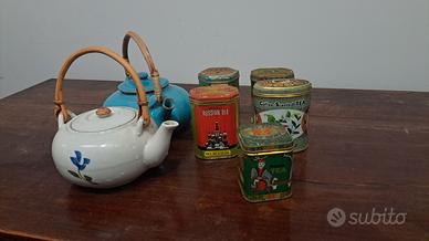 Splendido set da tè vintage: due teiere con manico