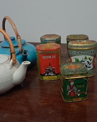 Splendido set da tè vintage: due teiere con manico