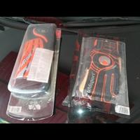 Guanti taglia 10,5 più parastinchi