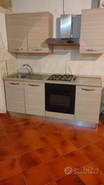 mobili cucina e camera da letto e lavatrice