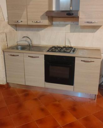 mobili cucina e camera da letto e lavatrice