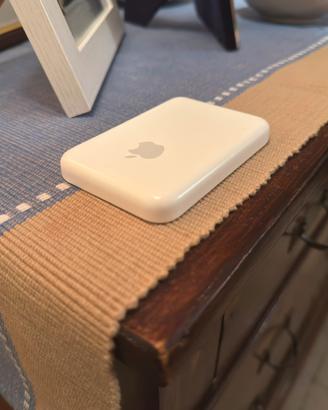 Apple battery pack MagSafe