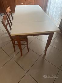 Tavolo con sedie