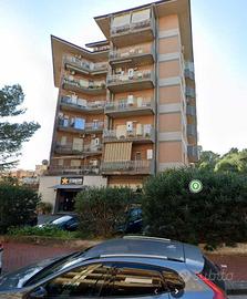 Mansardina arredata in complesso condominiale