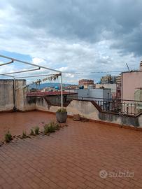 Intero stabile indipendente con garage e terrazzo