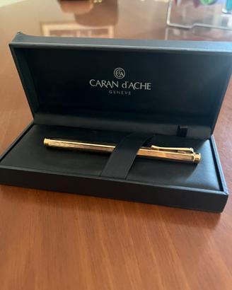 Penna oro da collezione Caran d’Ache