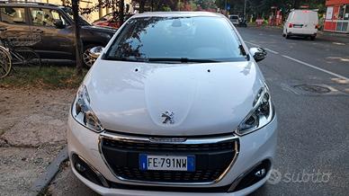 Peugeot 208 PureTech 82 5 porte Allure
