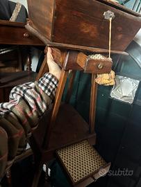 Mobiletto in legno antico