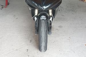 Yamaha R1 (20v)