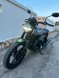 Moto Guzzi V7 stone