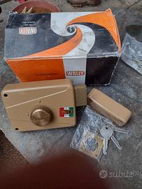 serratura come in foto dx