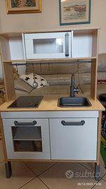 Cucina Ikea per bambini con accessori