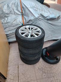 cerchi in lega con pneumatici