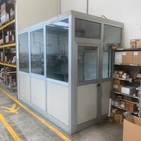 Ufficio per angoli con vetrate e luce